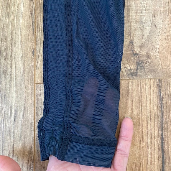 Lululemon Mesh Drawstring Legging - Picture 6 of 9